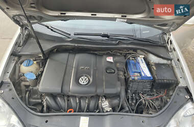 Седан Volkswagen Jetta 2010 в 