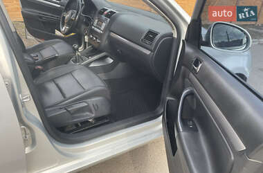 Седан Volkswagen Jetta 2010 в 