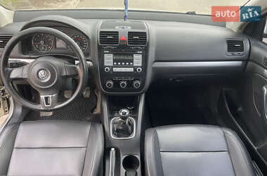 Седан Volkswagen Jetta 2010 в 