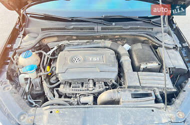 Седан Volkswagen Jetta 2013 в 