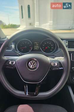 Седан Volkswagen Jetta 2016 в 