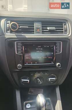 Седан Volkswagen Jetta 2016 в 