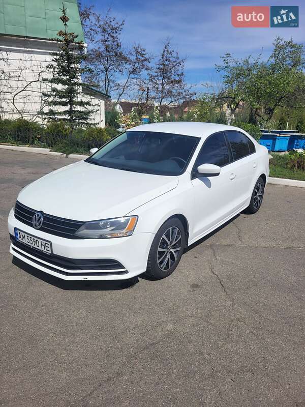 Седан Volkswagen Jetta 2016 в 