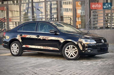 Седан Volkswagen Jetta 2013 в 