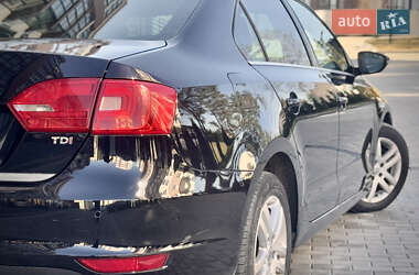 Седан Volkswagen Jetta 2013 в 