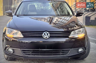 Седан Volkswagen Jetta 2013 в 
