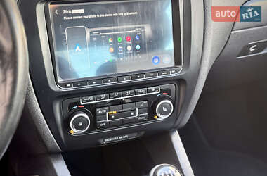 Седан Volkswagen Jetta 2013 в 
