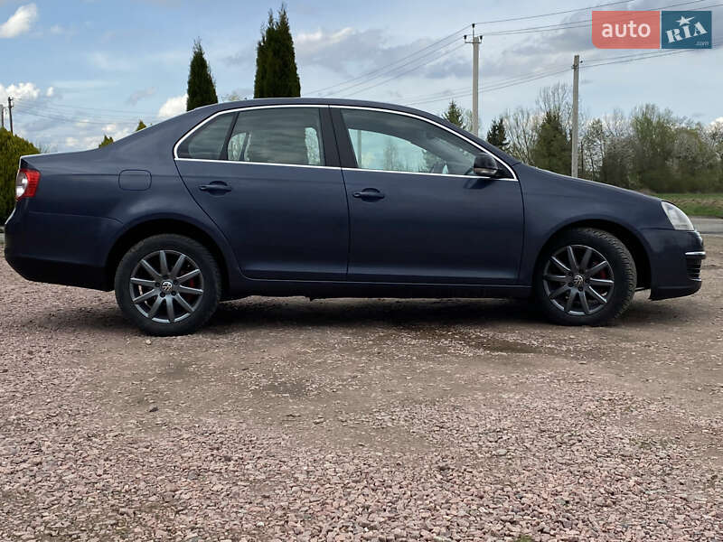 Седан Volkswagen Jetta 2007 в Самборе