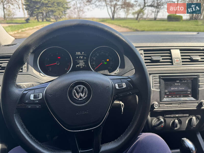 Седан Volkswagen Jetta 2016 в Чугуєві
