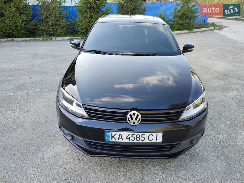 Седан Volkswagen Jetta 2011 в 