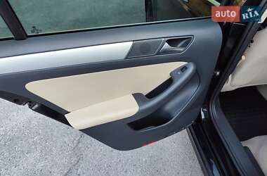 Седан Volkswagen Jetta 2011 в 