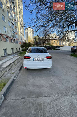 Седан Volkswagen Jetta 2015 в 