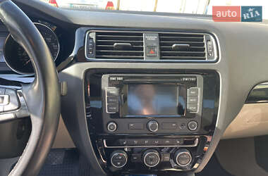Седан Volkswagen Jetta 2015 в 