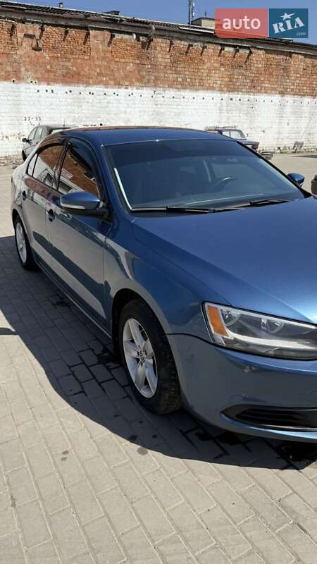 Седан Volkswagen Jetta 2014 в Черновцах