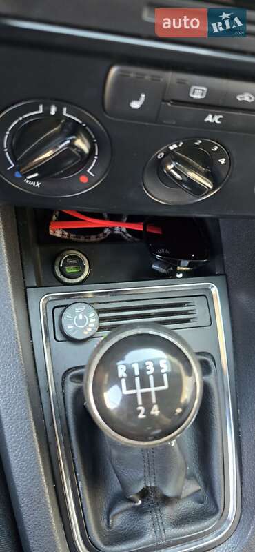 Седан Volkswagen Jetta 2014 в Черновцах