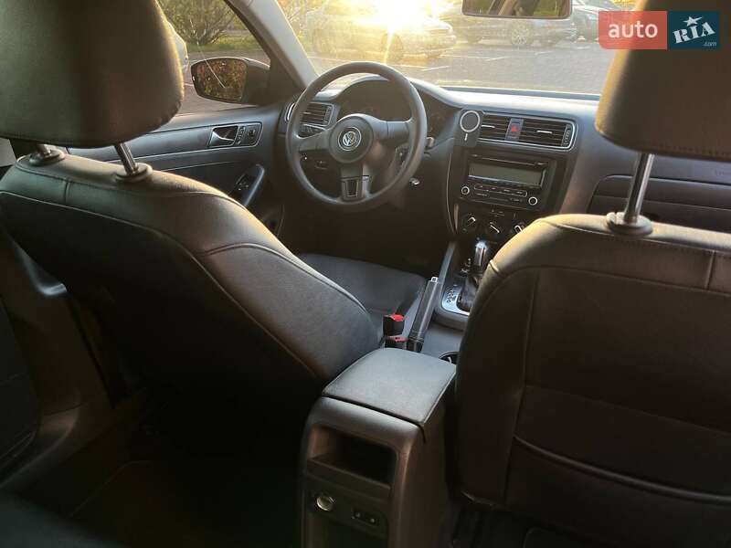 Седан Volkswagen Jetta 2010 в Киеве
