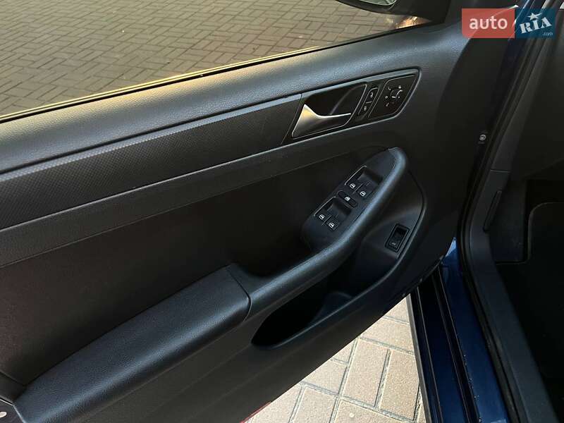 Седан Volkswagen Jetta 2010 в Киеве