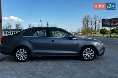 Седан Volkswagen Jetta 2012 в 