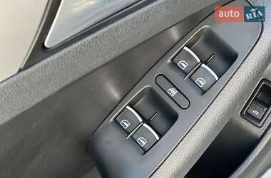 Седан Volkswagen Jetta 2012 в 