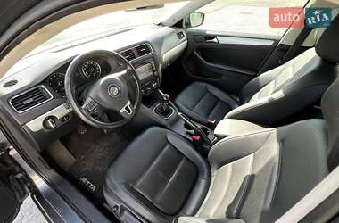 Седан Volkswagen Jetta 2012 в 