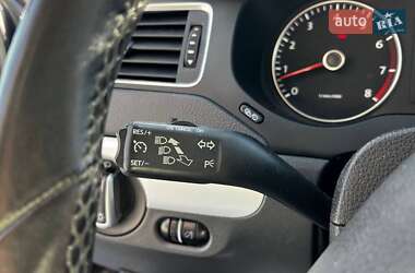 Седан Volkswagen Jetta 2012 в 