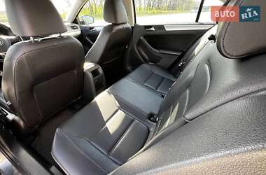 Седан Volkswagen Jetta 2012 в 