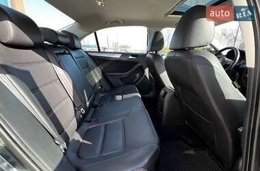 Седан Volkswagen Jetta 2012 в 