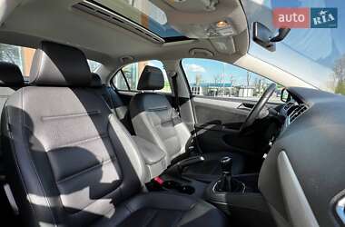 Седан Volkswagen Jetta 2012 в 
