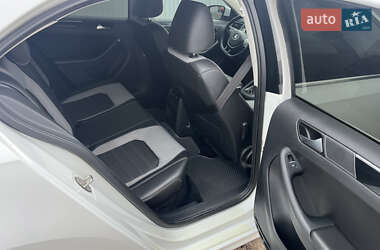 Седан Volkswagen Jetta 2016 в 