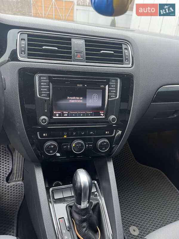 Седан Volkswagen Jetta 2016 в Сумах
