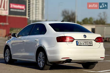 Седан Volkswagen Jetta 2014 в 