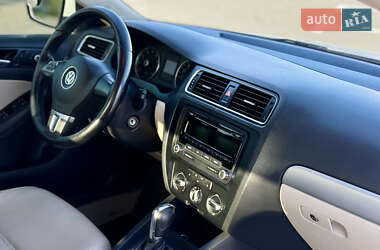 Седан Volkswagen Jetta 2014 в 