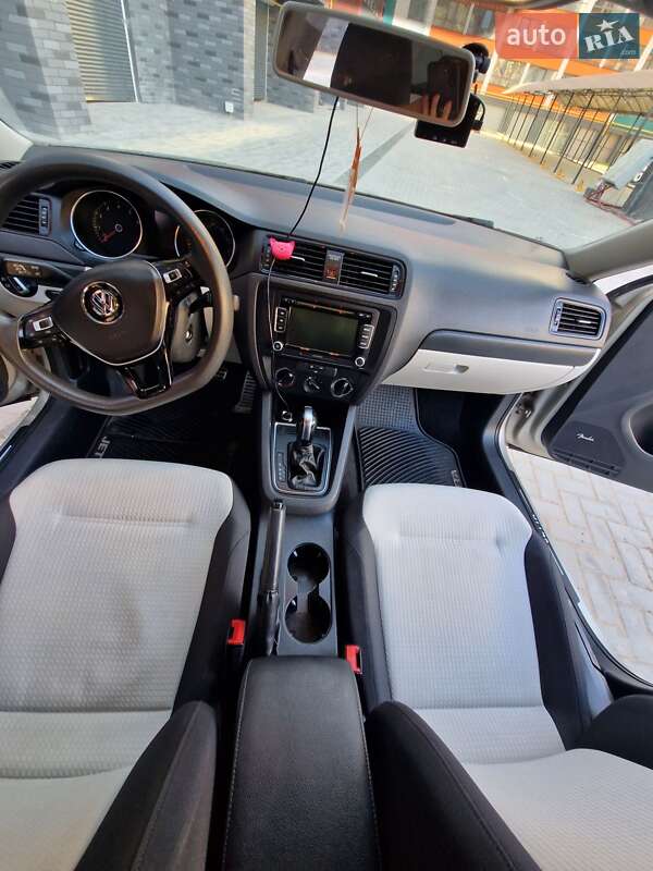 Седан Volkswagen Jetta 2015 в Житомирі