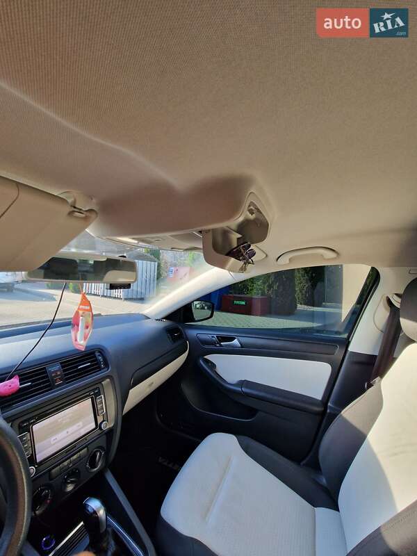 Седан Volkswagen Jetta 2015 в Житомирі