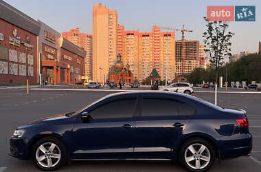 Седан Volkswagen Jetta 2011 в 