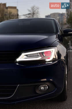 Седан Volkswagen Jetta 2011 в 
