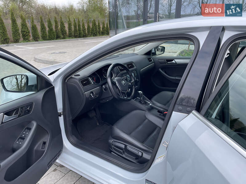 Седан Volkswagen Jetta 2017 в Львові