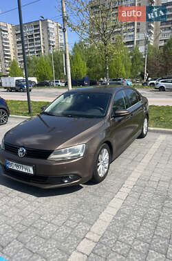 Седан Volkswagen Jetta 2012 в 