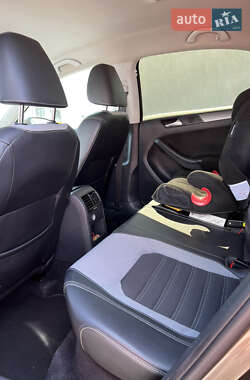 Седан Volkswagen Jetta 2012 в 