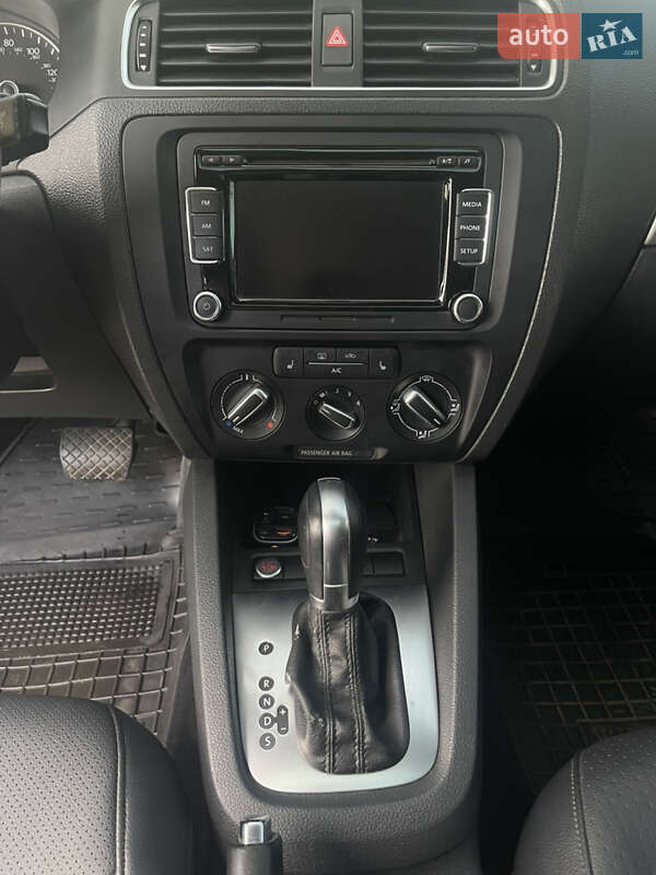 Седан Volkswagen Jetta 2014 в Кролевці
