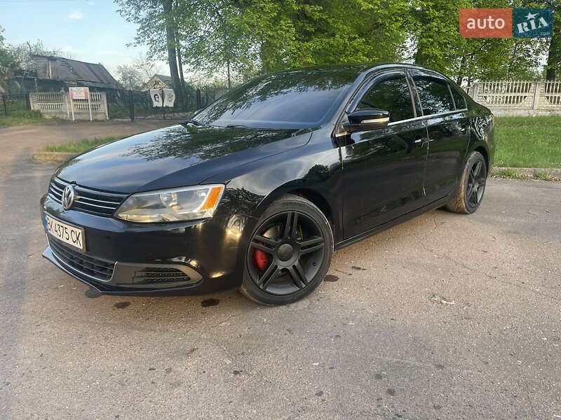 Седан Volkswagen Jetta 2014 в Кролевці