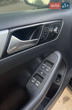 Седан Volkswagen Jetta 2014 в 