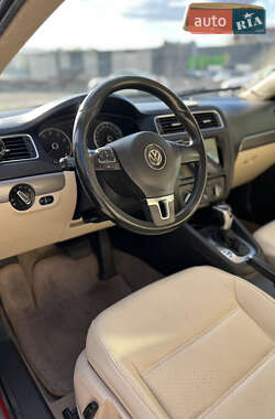 Седан Volkswagen Jetta 2013 в 
