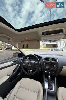 Седан Volkswagen Jetta 2011 в 