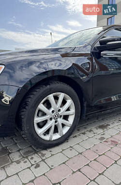 Седан Volkswagen Jetta 2011 в 