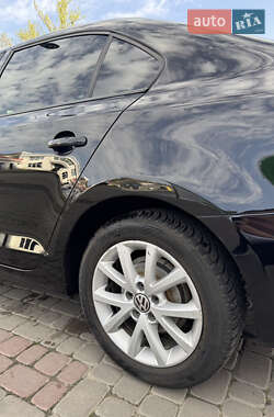 Седан Volkswagen Jetta 2011 в 