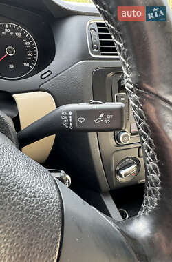 Седан Volkswagen Jetta 2011 в 