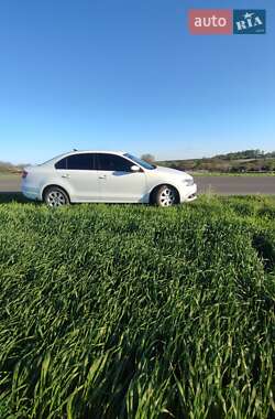 Седан Volkswagen Jetta 2014 в 