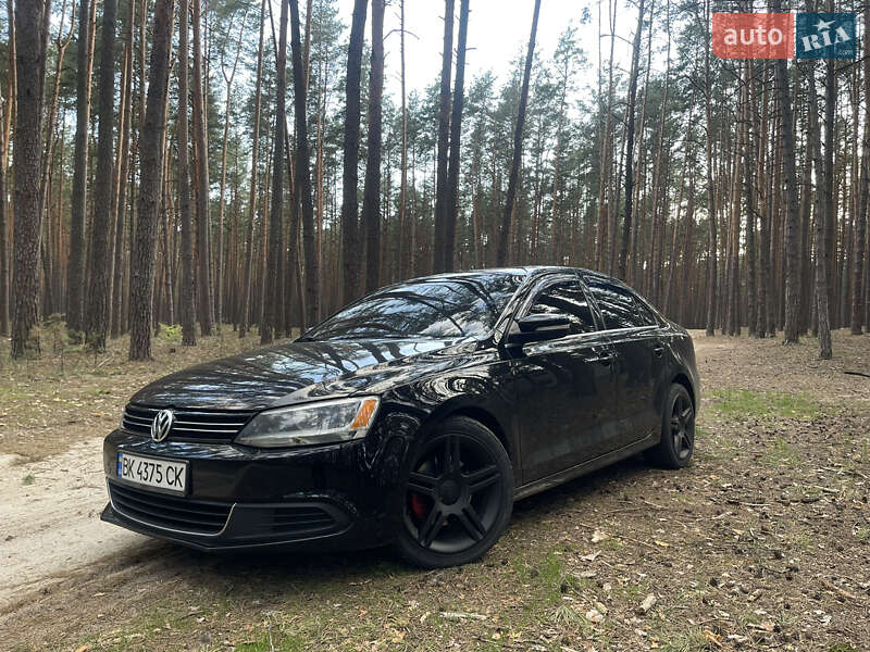 Седан Volkswagen Jetta 2014 в Кролевці