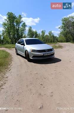 Седан Volkswagen Jetta 2015 в 